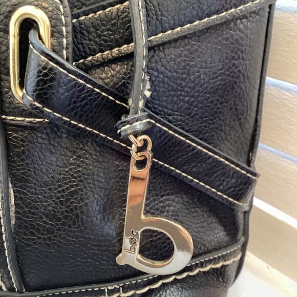 BOC BLACK FAUX LEATHER SHOULDER BAG WITH MULTI ZIP POCKETS - Picture 5 of 11